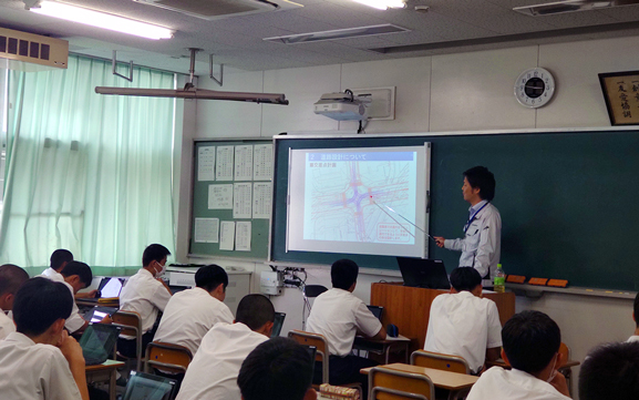 学校での講義風景 興和測量設計